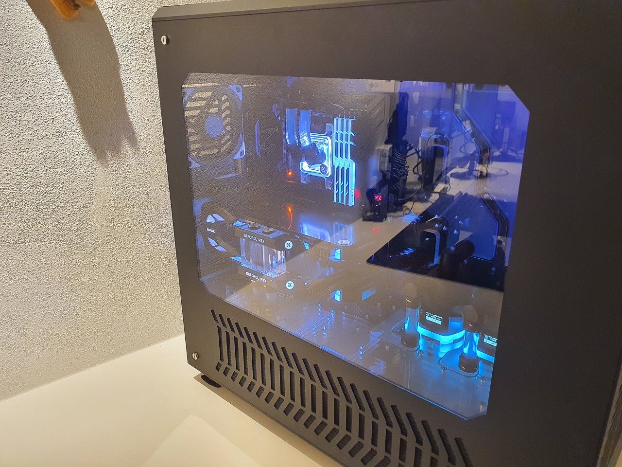 Custom PC Case 4